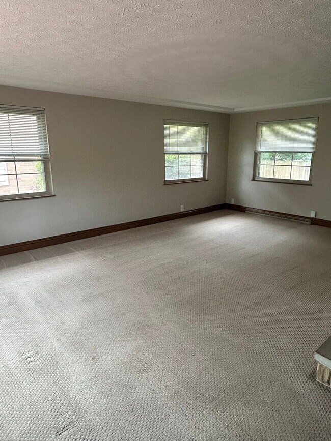 Building Photo - Three Bedroom, Single-Family Home