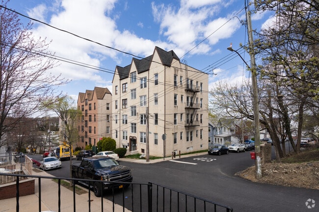 Building Photo - 45 Avon Pl