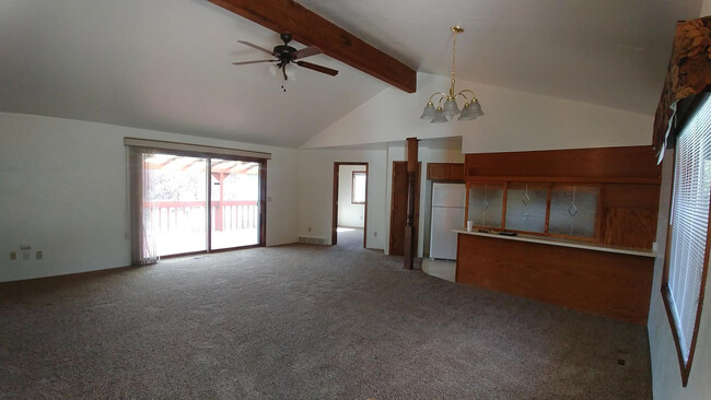 Building Photo - Three Bedroom House with Pets Considered