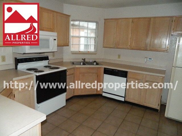 Foto del edificio - Duplex in Fayetteville - Under Renovations