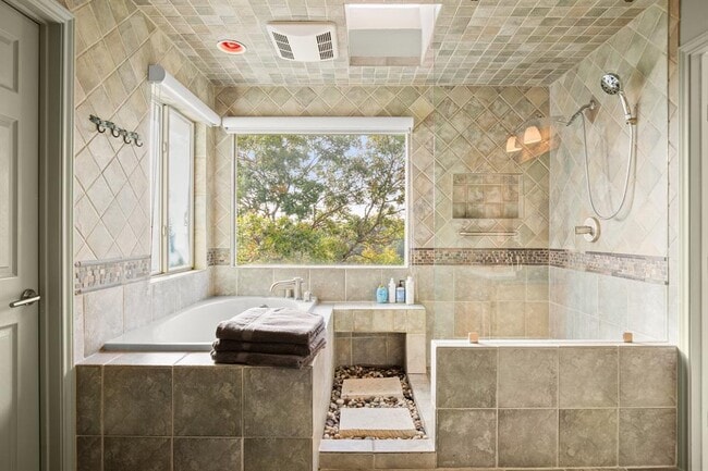 Building Photo - 7209 Foxtree Cove