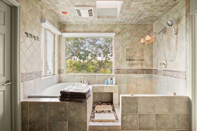 Foto del edificio - 7209 Foxtree Cove