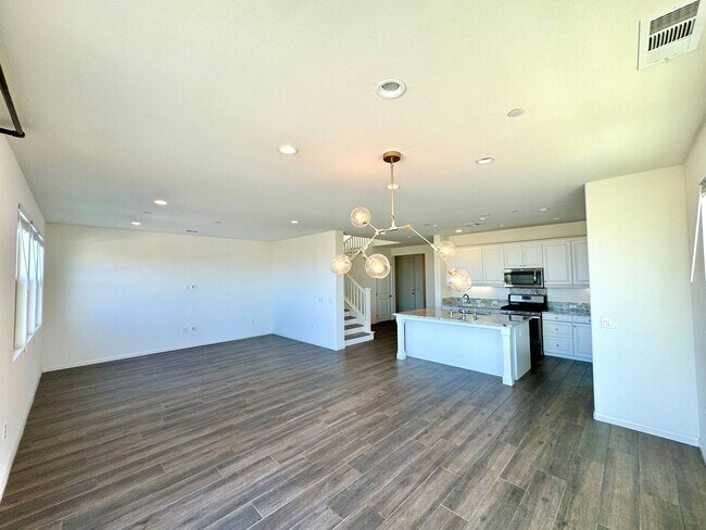 Building Photo - Great 4B/3BA Townhouse in 4S Ranch!
