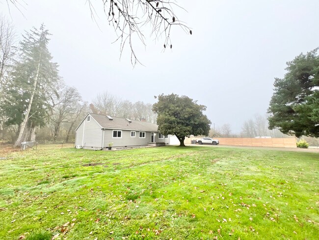 Foto del edificio - 20940 SE Webfoot Rd