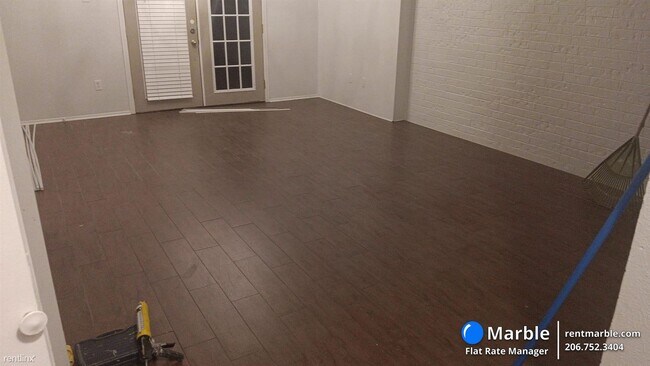 Foto del edificio - 4 br, 2.5 bath Townhome - 2207 Montclair Dr