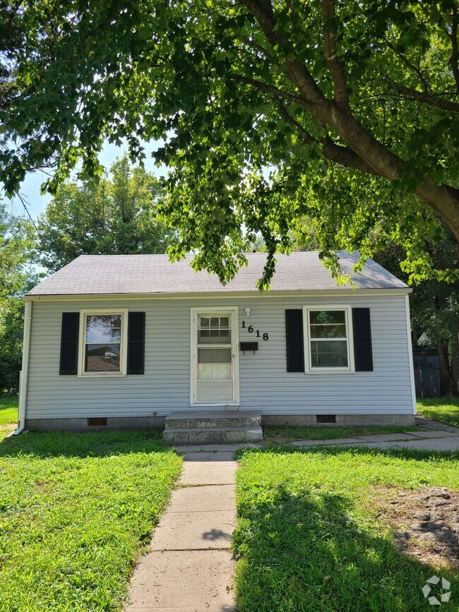 Building Photo - 1618 N Adams St