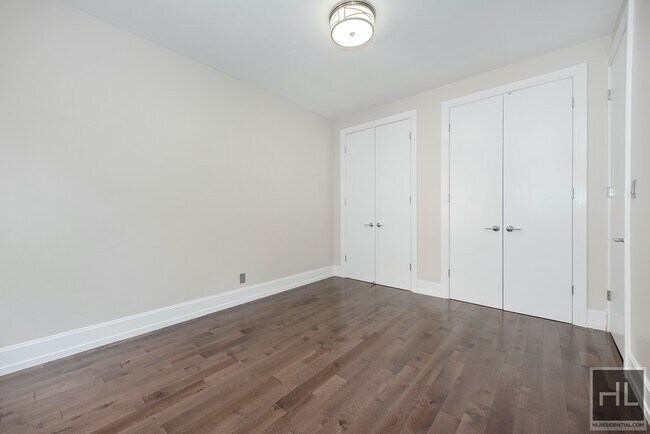 Building Photo - NO FEE Amazing Removated 1 Bed in Midwood