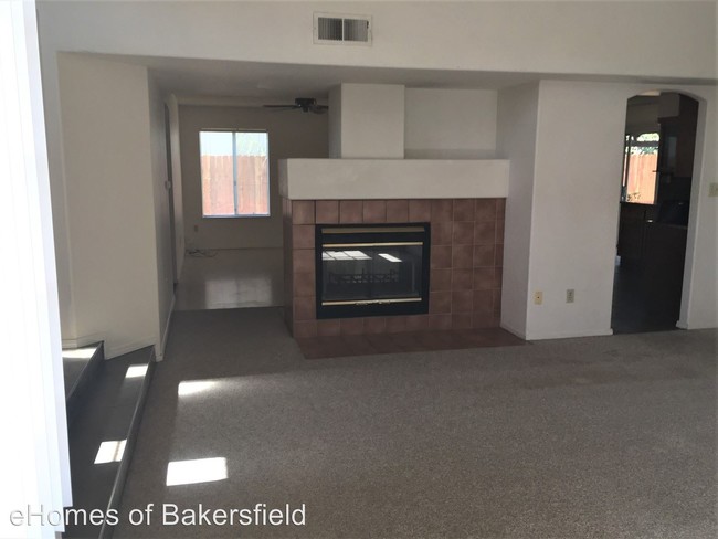 Building Photo - 3 br, 2.5 bath House - 1005 Sand Creek Dr