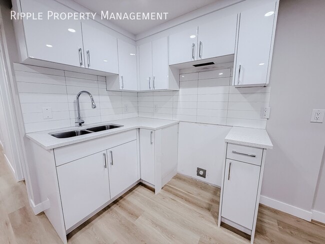 Building Photo - NEWLY RENOVATED 4 BEDS, 1 BATHS LOWER UNIT