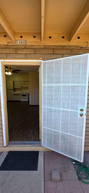 Building Photo - 1041 N Mesa Dr