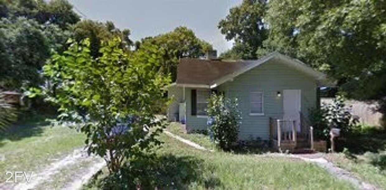 Primary Photo - 4 br, 2 bath House - 305 E Adalee St