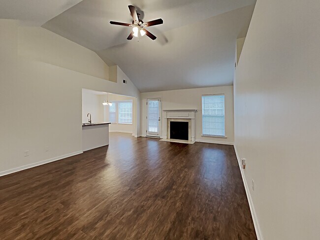 Foto del edificio - 8014 Burntwood Drive