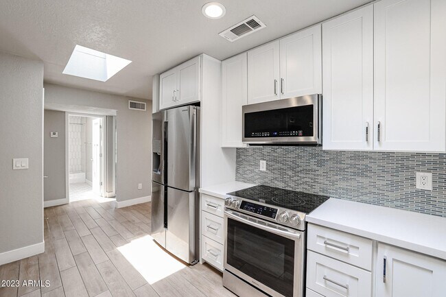Foto del edificio - 623 E Jeffrey Ave