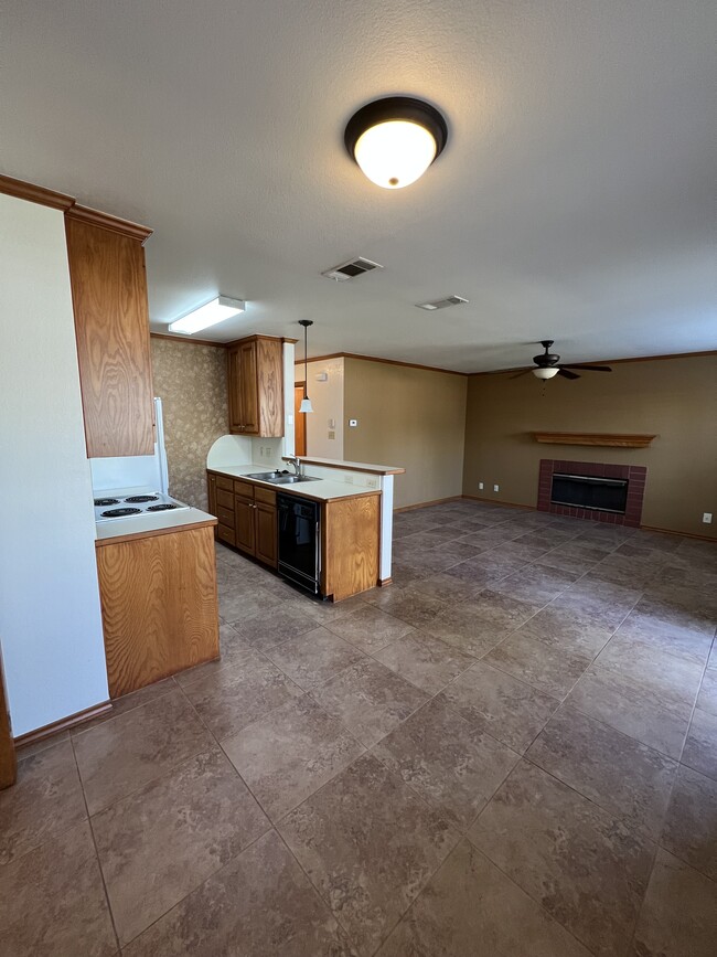 Dining Area - 113 Wildwood Ct