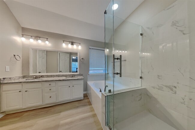 Foto del edificio - 26925 Carriage Manor Ln