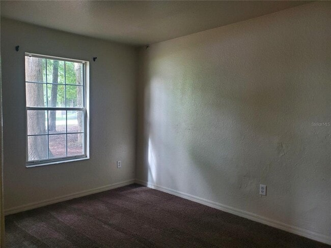 Building Photo - 15 Larch Dr
