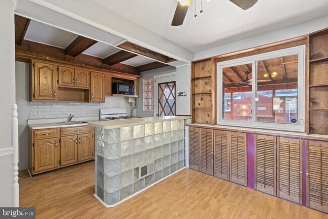 Foto del edificio - 7731 Eastdale Rd