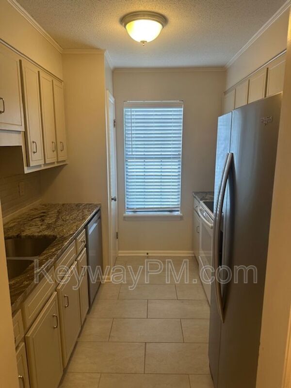 Foto del edificio - 1 Lake Forest Ct
