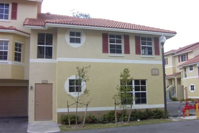 Building Photo - 8920 NE 8th Ave