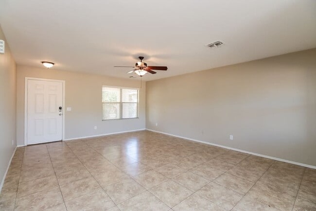 Building Photo - 2066 E Spruce Dr