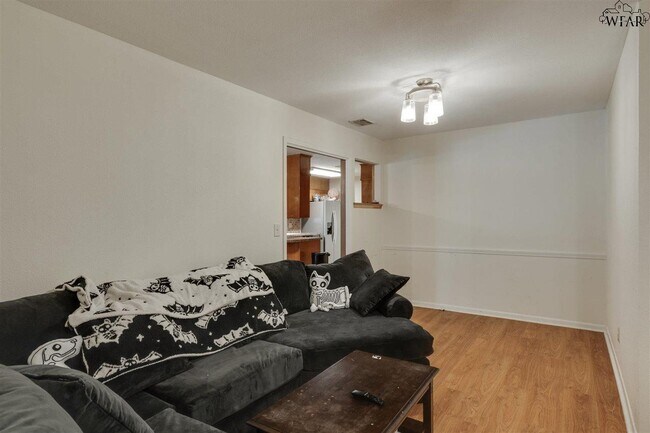 Foto del edificio - 2406 Picadilly Ln
