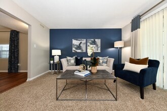 Spacious living room - Branchwater