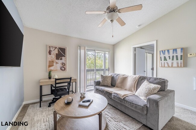 Building Photo - 1000 Palm Pl Dr NE