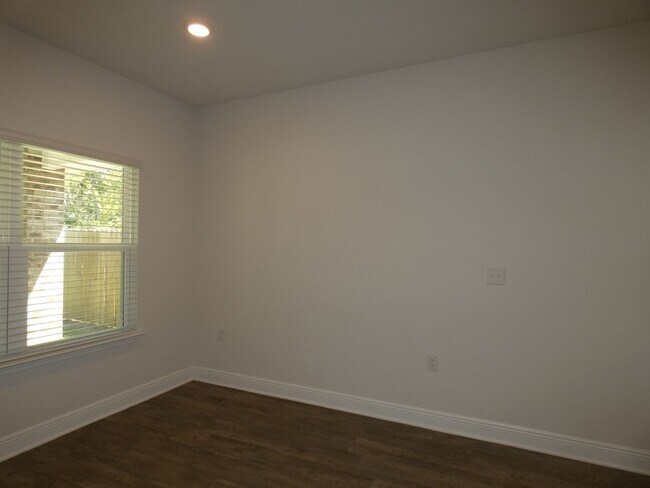 Building Photo - 4 Bedroom in newly developed Hawk's Landing