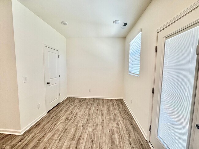 Foto del edificio - 3 Br 2.5 Ba townhome at Kincaid Commons co...