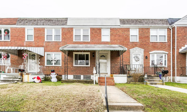 Building Photo - 3 Bedroom Townhome