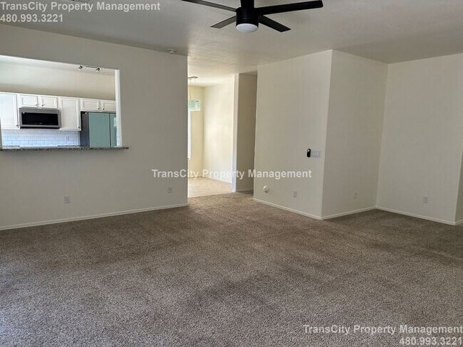 Building Photo - 4 Bedrroms 2 bathrooms, 2 car Garage, pati...