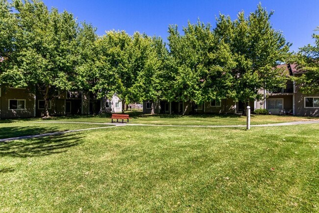 Building Photo - 1335 SW 2nd St