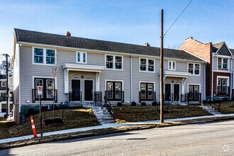 Building Photo - Plaza Town House