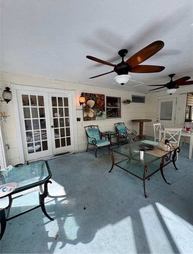 Lanai - 264 Ambler St
