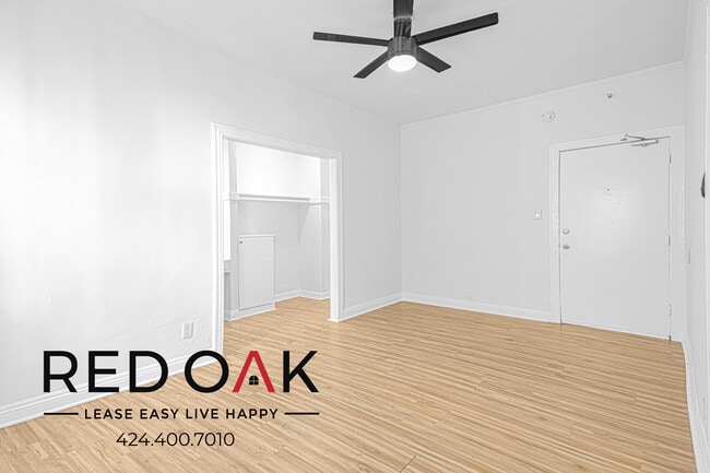 Building Photo - Newly Remodeled Studio Walk-Up with Stunni...