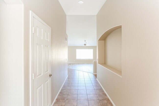 Building Photo - 15316 W Laurel Ln