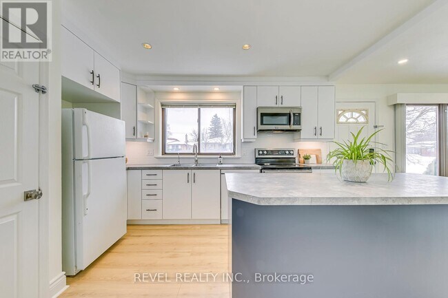 Building Photo - 134 Longfield Rd