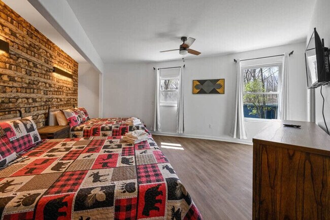 Foto del edificio - 578 Mountain Dr