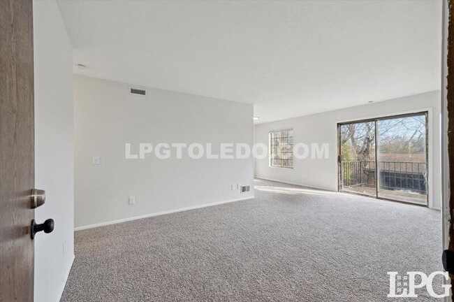 Foto del edificio - 1665 Brownstone Blvd