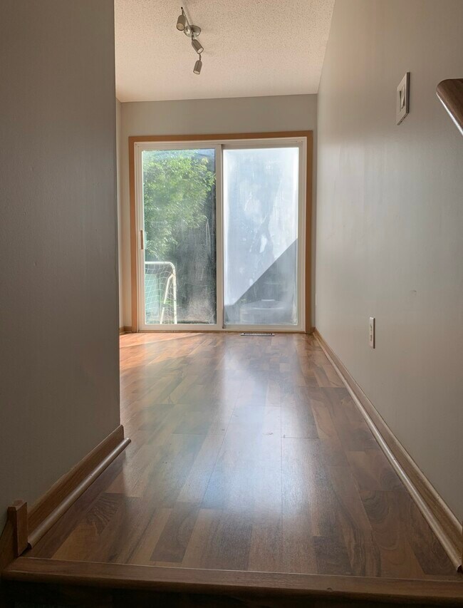Comedor - 7708 Arboretum Village Cir