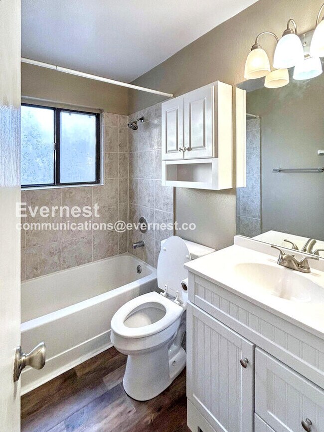 Foto del edificio - 6655 Lonsdale Dr