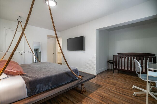 Foto del edificio - 14615 NE 3rd Ct