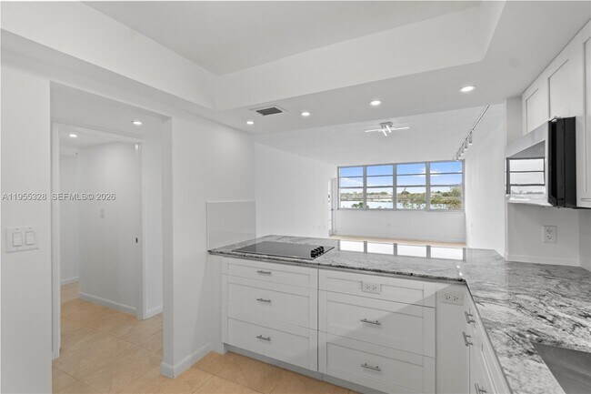 Foto del edificio - 1301 NE Miami Gardens Dr