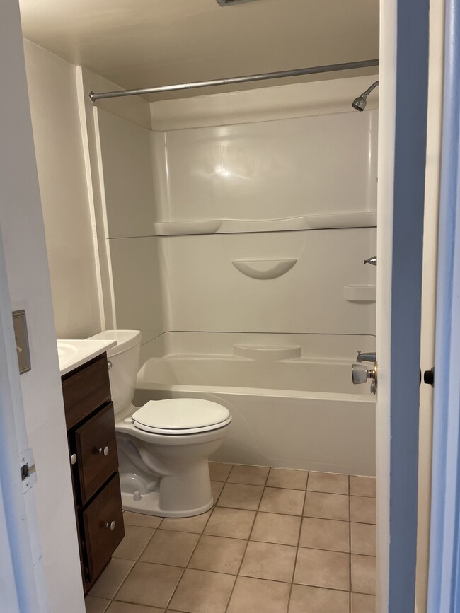 Remodeled bath - 8179 Ohio River Blvd