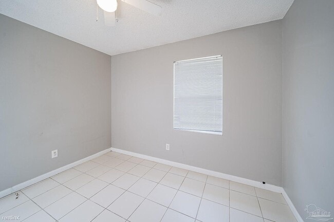 Building Photo - 2 br, 2 bath House - 7010 NE Oakfield Rd