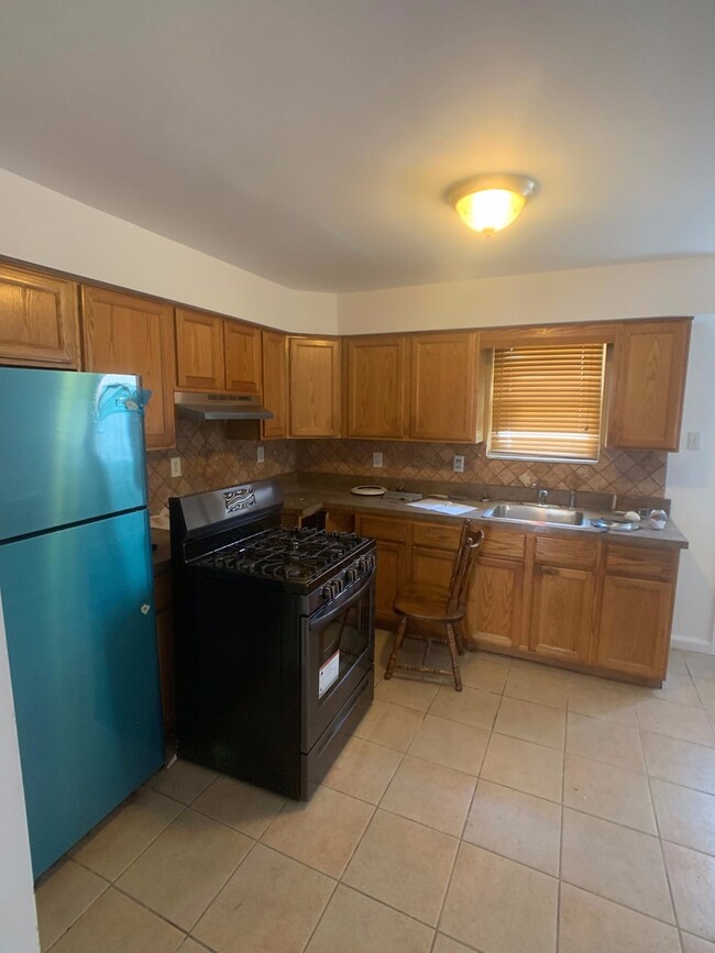 Building Photo - Modern 3 Bedroom, 1.5 Bath Passyunk Square...