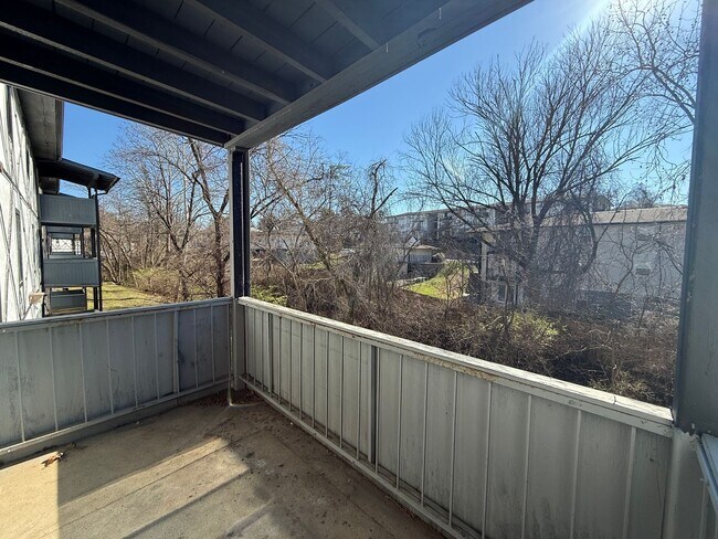 Foto del edificio - Completely Renovated 2 Bedroom / 2 Bathroom Apartment!