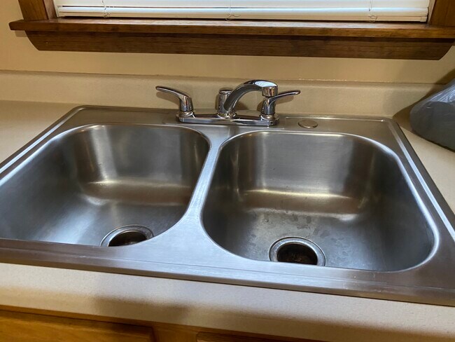 Foto del edificio - 139 N 9th St