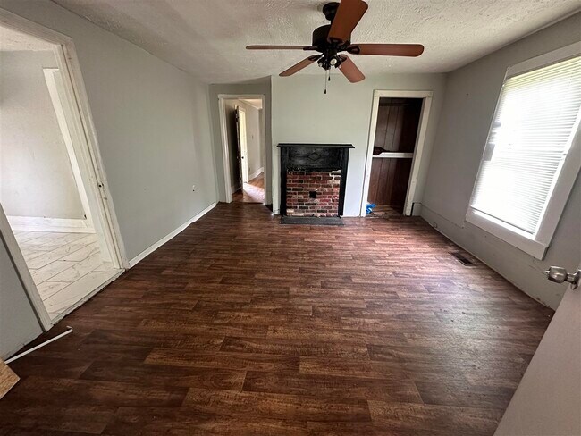 Foto del edificio - 581 E 6th St