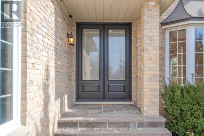 Photo du bâtiment - 49 Central Park Dr